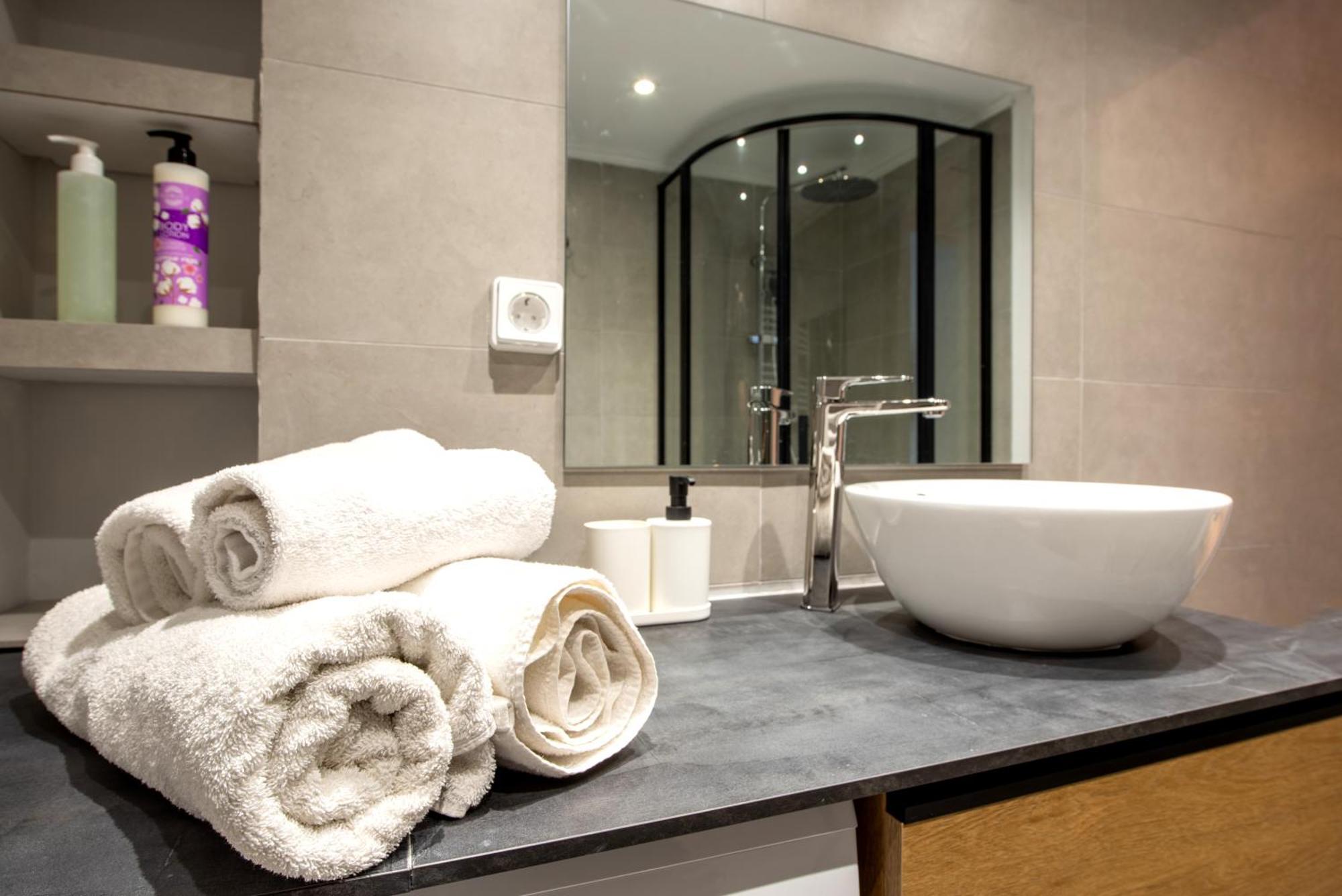 Spacious And Modern One Bedroom Apartment أثينا المظهر الخارجي الصورة