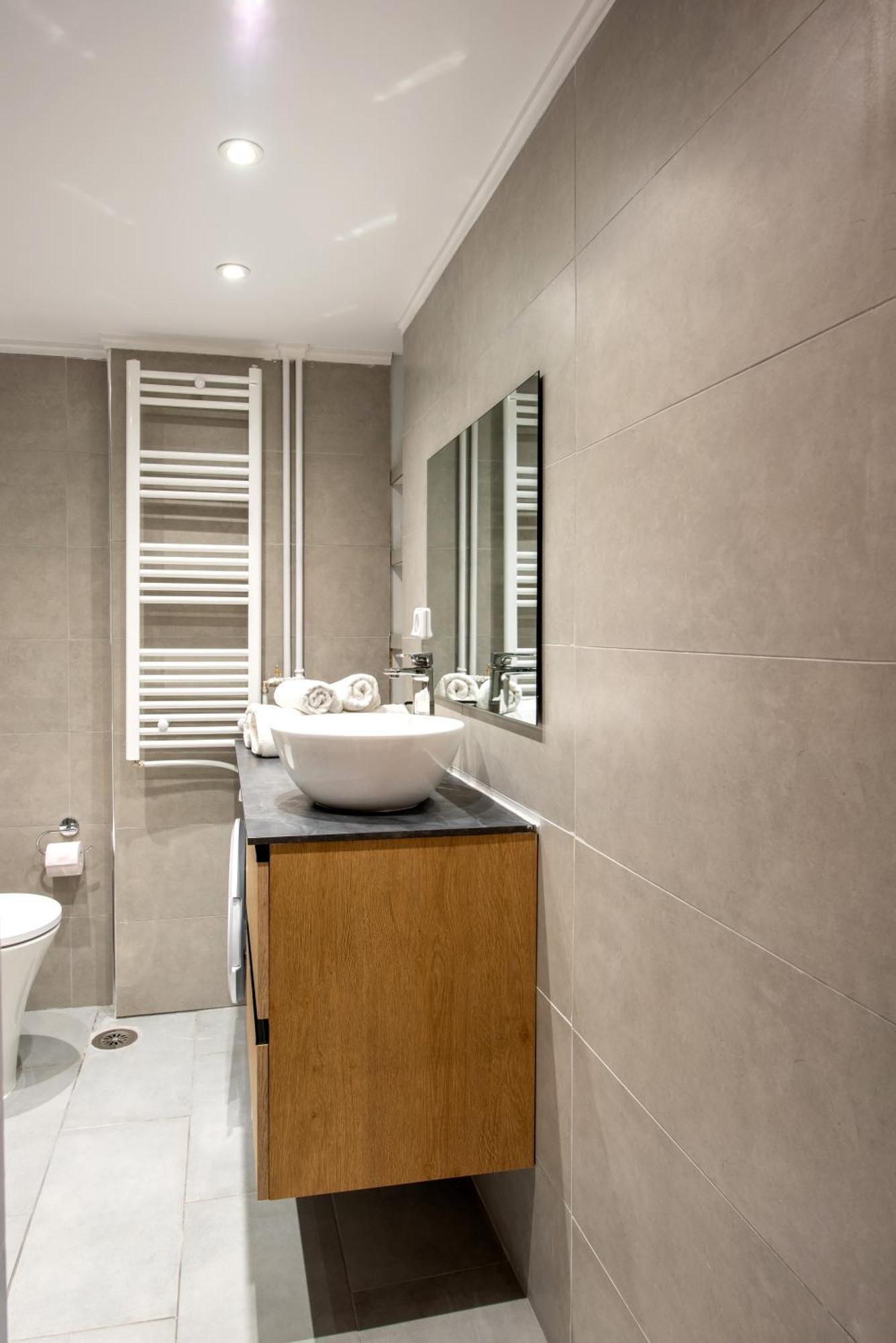 Spacious And Modern One Bedroom Apartment أثينا المظهر الخارجي الصورة